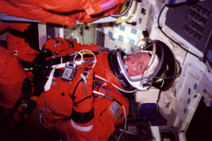 Col. Michael Fossum looks at the camera while giving a thumbs up (Gig 'em!) before launch.